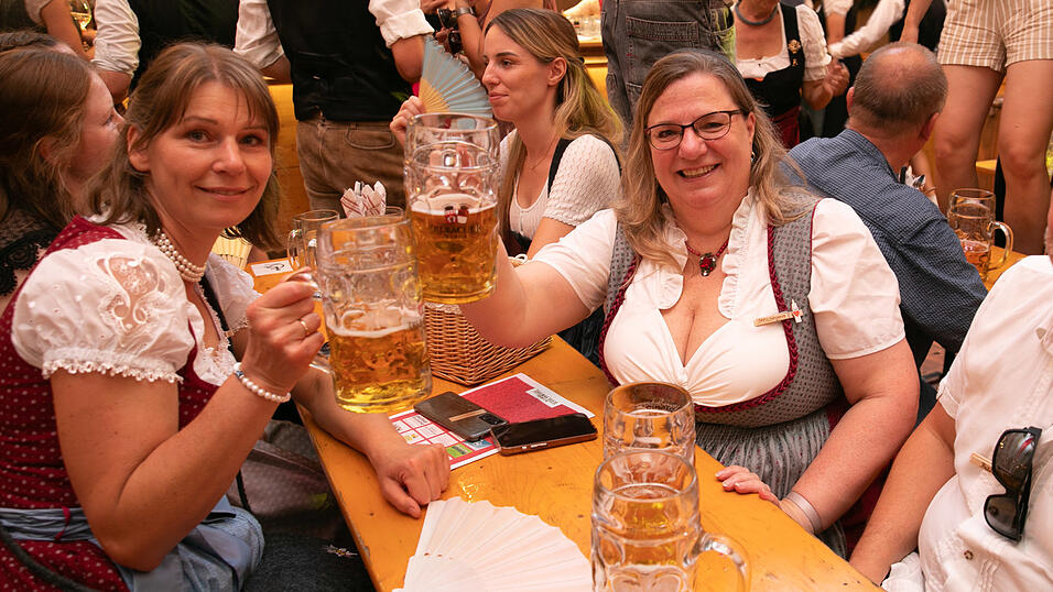 Die Partybilder vom Samstag, 9. August, aus dem Festzelt Krönner. Die Partybilder vom Samstag, 9. August, aus dem Festzelt Krönner.
