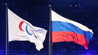 Russland darf bei den Paralympics in Italien wieder unter seiner Nationalflagge starten.