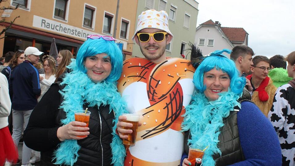 Beste Stimmung herrschte beim Rosenmontagszug in Geisenhausen.