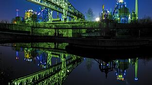 So schnell gehen die Lichter, hier im Landschaftspark Duisburg-Nord, vielleicht doch nicht aus. Ist die Lage etwa besser als die Stimmung? So schnell gehen die Lichter, hier im Landschaftspark Duisburg-Nord, vielleicht doch nicht aus. Ist die Lage etwa besser als die Stimmung?