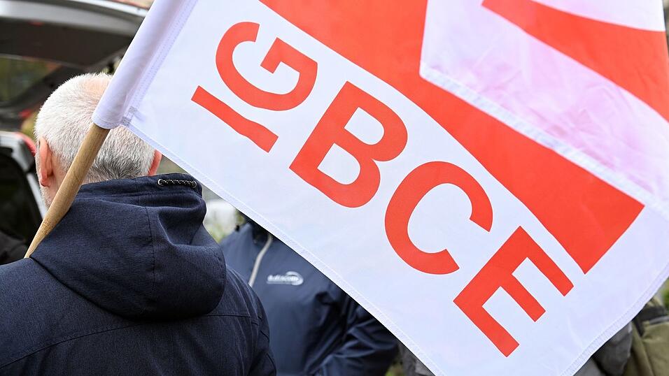 Die Gewerkschaft IG BCE kämpft um den Erhalt der Arbeitsplätze bei Biontech. (Symbolbild) Die Gewerkschaft IG BCE kämpft um den Erhalt der Arbeitsplätze bei Biontech. (Symbolbild)