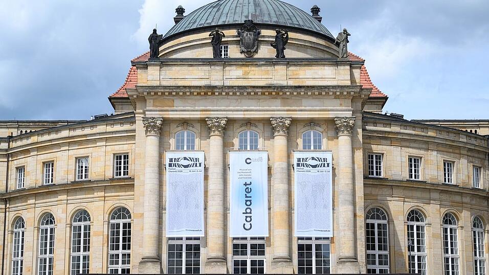 Zur Eröffnung im Chemnitzer Opernhaus ist das Musiktheaterstück «Split Tooth: Saputjiji» der Kanadierin Tanya Tagaq zu erleben. Zur Eröffnung im Chemnitzer Opernhaus ist das Musiktheaterstück «Split Tooth: Saputjiji» der Kanadierin Tanya Tagaq zu erleben.