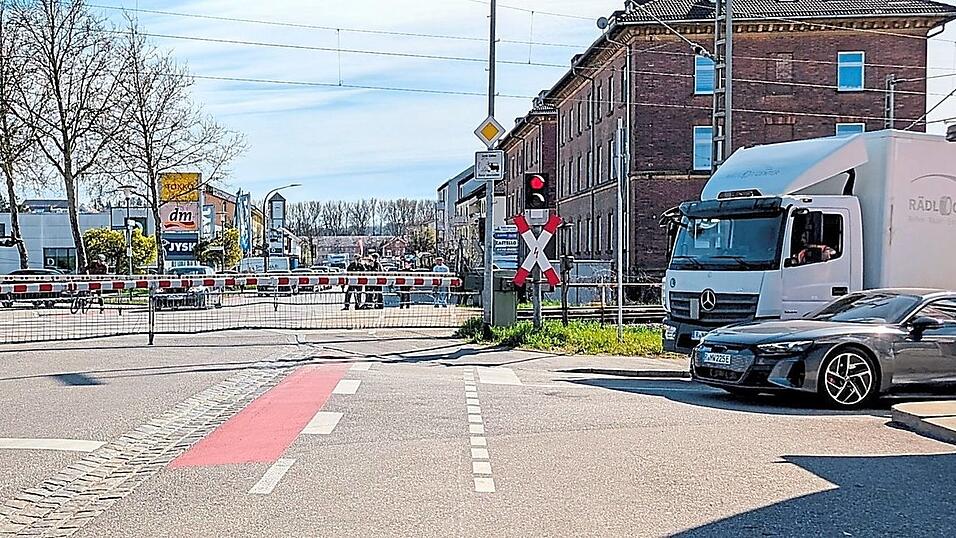 N&auml;chste Woche von Dienstag, 7 Uhr, bis Freitag, 17 Uhr, wird der Bahn&uuml;bergang gesperrt.