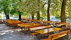 In den Sommer- und Herbstmonaten l&auml;dt der Biergarten zum Verweilen ein.