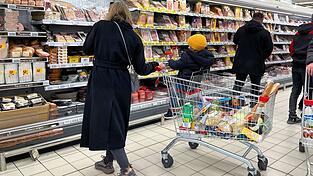 Eine h&ouml;here Mehrwertsteuer macht f&uuml;r russische Verbraucher den Einkauf teurer. (Archivbild)