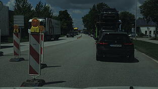 Verkehrsszene in Deggendorf während der ersten A 3-Vollsperrung. Verkehrsszene in Deggendorf während der ersten A 3-Vollsperrung.