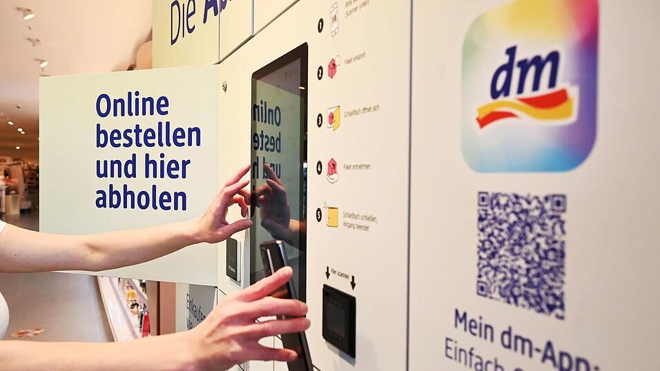 An mehr als 1.800 Abholstationen in Deutschland können Kundinnen und Kunden Waren abholen. (Archivbild) An mehr als 1.800 Abholstationen in Deutschland können Kundinnen und Kunden Waren abholen. (Archivbild)