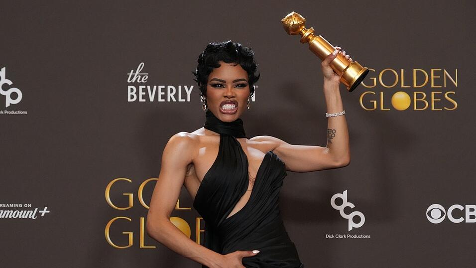 Teyana Taylor mit ihrer Auszeichnung f&uuml;r &laquo;One Battle After Another&raquo;.