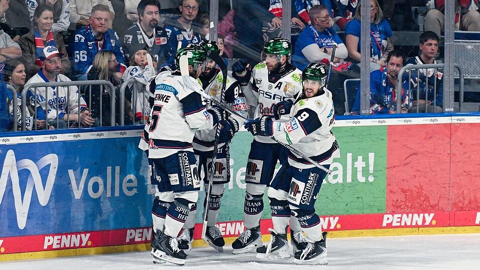Jubeln &uuml;ber einen Ausw&auml;rtssieg in Mannheim: die Eisb&auml;ren Berlin.
