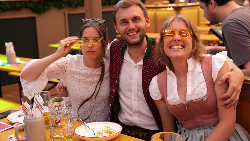 Die Partybilder vom Dienstag, 12. August, aus dem Festzelt Krönner. Die Partybilder vom Dienstag, 12. August, aus dem Festzelt Krönner.