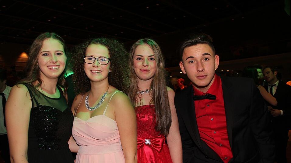 Die Bilder vom Abschlussball der Tanzschule Seidel in der Fraunhofer-Halle am 28. November. Die Bilder vom Abschlussball der Tanzschule Seidel in der Fraunhofer-Halle am 28. November.