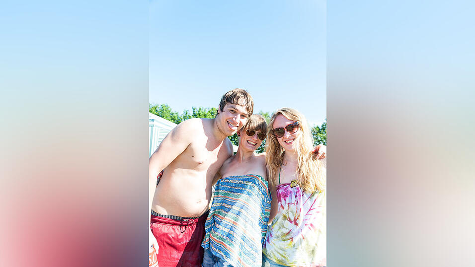 Ein Streifzug durch das Campinggelände: Trotz heißer Temperaturen sind die Festivalbesucher bestens gelaunt. (Foto: Susanne Raith) Ein Streifzug durch das Campinggelände: Trotz heißer Temperaturen sind die Festivalbesucher bestens gelaunt. (Foto: Susanne Raith)