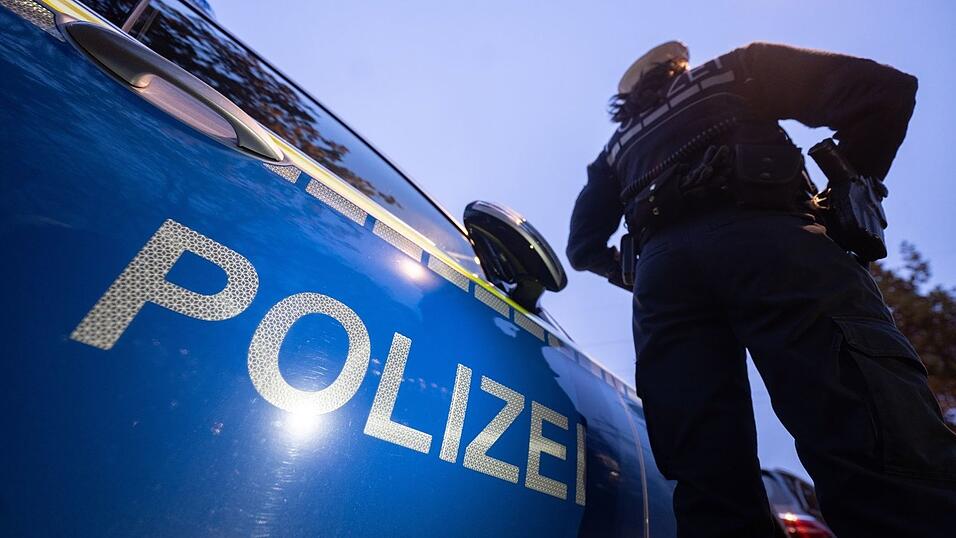Die Polizei ermittelt zu den Hintergründen des Unfalls. (Symbolbild) Die Polizei ermittelt zu den Hintergründen des Unfalls. (Symbolbild)