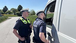 Hans Unterholzner (l.) mit Kollege bei einer Kontrolle