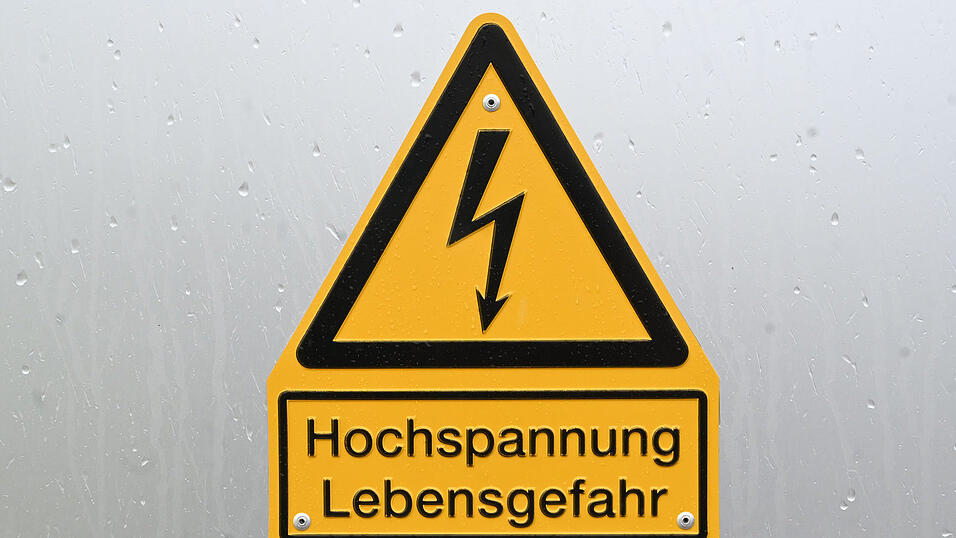 Zwischen Kaserneneck und Auloh floss am Freitag kurzzeitig kein Strom mehr. Mittlerweile ist die Störung wieder behoben, teilen die Stadtwerke mit. (Symbolbild) Zwischen Kaserneneck und Auloh floss am Freitag kurzzeitig kein Strom mehr. Mittlerweile ist die Störung wieder behoben, teilen die Stadtwerke mit. (Symbolbild)