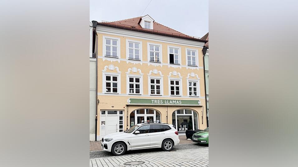 Urkundlich erw&auml;hnt erstmals 1475, geht das heutige Erscheinungsbild auf einen Neubau im 18. Jahrhundert zur&uuml;ck.