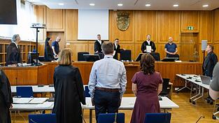 Vor Gericht räumte der Angeklagte Fehler ein und bedauerte die Entscheidung. Vor Gericht räumte der Angeklagte Fehler ein und bedauerte die Entscheidung.