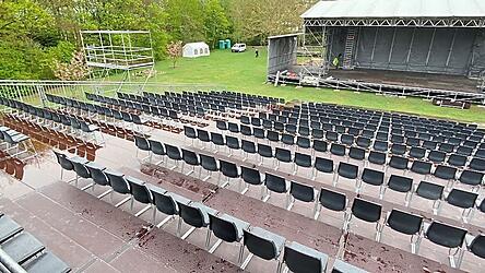 Auf der Festivalbühne im Ostpark ist für das Publikum in nächster Zeit einiges geboten.