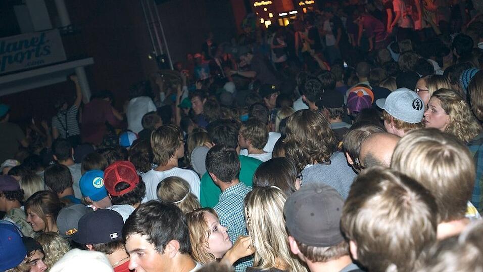 Rund 4000 Boarderfreunde feierten bei der Weltpremiere des neuesten Films von Isenseven, 'Let's go get lost' in M&uuml;nchen.