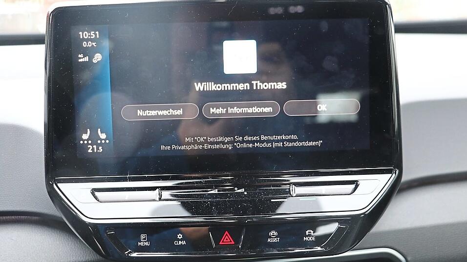 Durch die WeConnect ID-App von VW wird die Kommunikation mit dem Fahrer personalisiert. Spielm&ouml;glichkeiten mit dem 'fahrenden Computer' gibt es viele. Das Autofahren sollte man dar&uuml;ber aber nicht vernachl&auml;ssigen.