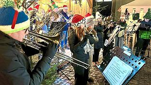 Lokal gemachte, erstklassige Musik zur Weihnachtszeit bieten die Brass-Band des Spielmannszuges &bdquo;Grenzf&auml;hnlein&ldquo;...