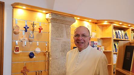 Frater Marcus Neuhoff betreut seit &uuml;ber einem Jahrzehnt den Windberger Klosterladen. Nun wird er geschlossen.