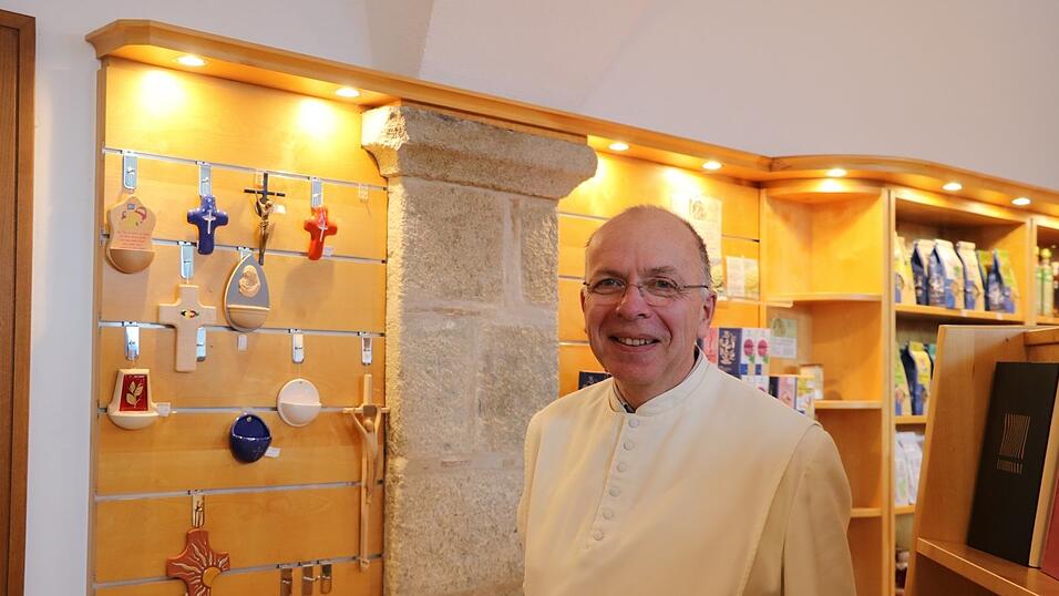 Frater Marcus Neuhoff betreut seit &uuml;ber einem Jahrzehnt den Windberger Klosterladen. Nun wird er geschlossen.