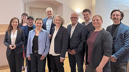 Mitglieder der Rathauskoalition: Claudia Neumaier (von links), Marie Scholz, Alexander Irmisch, Astrid Lamby, Thomas Burger, Helene Sigloch, Thomas Thurow, Christoph Schie&szlig;l, Lisa Brenner und Florian Rottke.