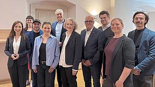 Die Mitglieder der Rathauskoalition: Claudia Neumaier (von links), Marie Scholz, Alexander Irmisch, Astrid Lamby, Thomas Burger, Helene Sigloch, Thomas Thurow, Christoph Schießl, Lisa Brenner und Florian Rottke. Die Mitglieder der Rathauskoalition: Claudia Neumaier (von links), Marie Scholz, Alexander Irmisch, Astrid Lamby, Thomas Burger, Helene Sigloch, Thomas Thurow, Christoph Schießl, Lisa Brenner und Florian Rottke.