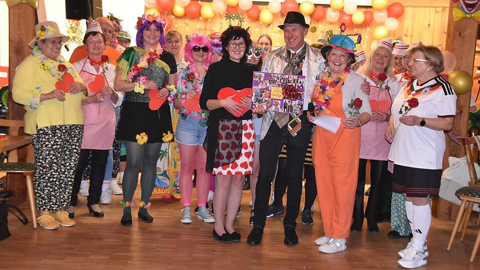 B&uuml;rgermeister Herbert Sporrer, an diesem Tag der einzige Mann, wurde verabschiedet.