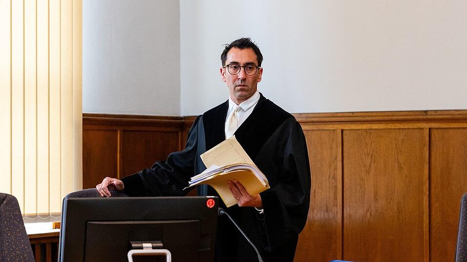 Staatsanwalt Christian Nassiry kurz vor der Urteilsverk&uuml;ndung.