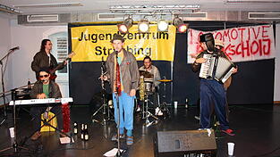 Die Regensburger Band Lokomotive Blokschoij spielte mitrei&szlig;enden Balkan-Beat. Fotos: -jg-