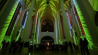 Laurenz Theinert lie&szlig; die Orgelkl&auml;nge Jeni B&ouml;hms mit seinem Visual-Piano zu beeindruckenden Lichteffekten werden.