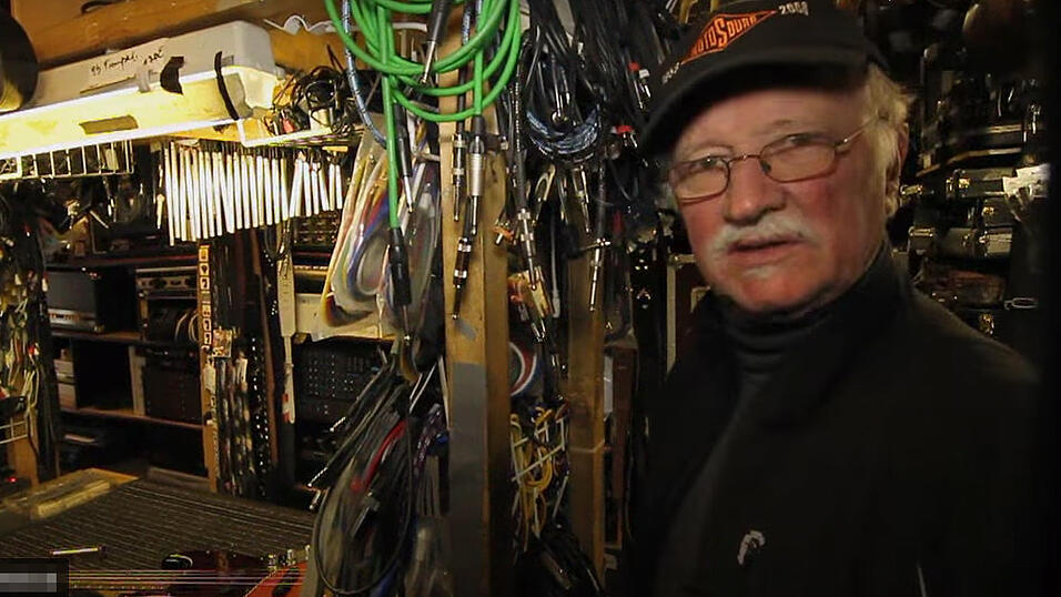 Am Sonntag waren Adolf Uhl und sein Laden neben Lucki Maurer in der TV-Sendung 'Kitchen Impossible' zu sehen. Der Dreh mit Lucki Maurer reiht sich bereits ein in die vielen Anekdoten, die Adolf Uhl Kunden und Freunden erz&auml;hlt.