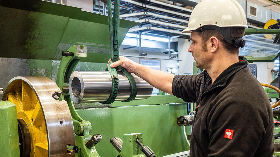 Muss im KKI 2 etwas repariert werden, ist Stefan Z&ouml;ttl gefragt. Bereits seine Lehre zum Industriemechaniker absolvierte er in Block 1. Sp&auml;ter machte er seinen Maschinenbaumeister. Das Kernkraftwerk Isar 2 kennt er in- und auswendig.
