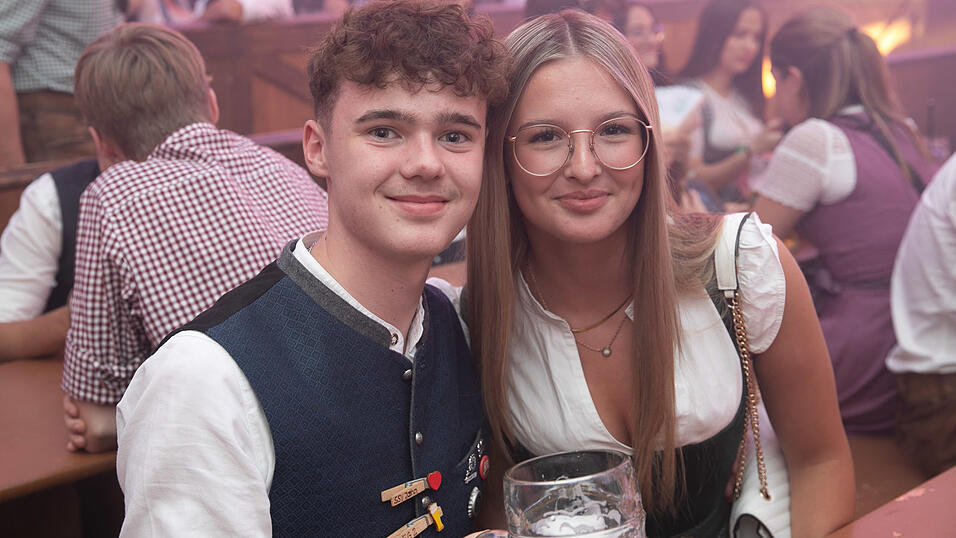 Die Partybilder vom Montag, 18. August, aus dem Festzelt Wenisch. Die Partybilder vom Montag, 18. August, aus dem Festzelt Wenisch.