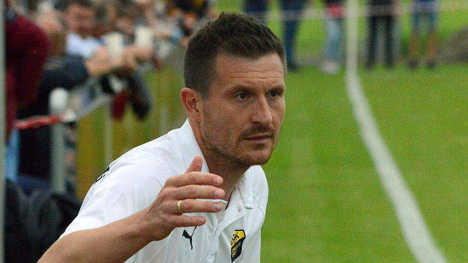 Trainer Beppo Eibl kämpft mit der DJK Vilzing um den Aufstieg in die Regionalliga. Trainer Beppo Eibl kämpft mit der DJK Vilzing um den Aufstieg in die Regionalliga.