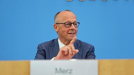 Ob Friedrich Merz 2029 noch mal als Kanzlerkandidat antreten will, l&auml;sst er sich offen. Er w&auml;re dann 73 Jahre alt.