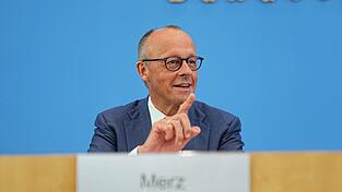 Ob Friedrich Merz 2029 noch mal als Kanzlerkandidat antreten will, lässt er sich offen. Er wäre dann 73 Jahre alt. Ob Friedrich Merz 2029 noch mal als Kanzlerkandidat antreten will, lässt er sich offen. Er wäre dann 73 Jahre alt.