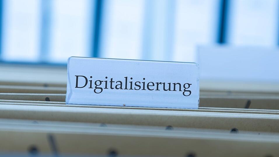 Auch im Landratsamt Landshut schreitet die Digitalisierung voran. Auch im Landratsamt Landshut schreitet die Digitalisierung voran.