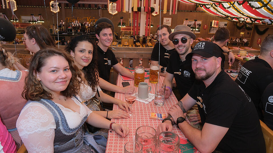 Die Partybilder vom Mittwoch, 16. August 2023, aus dem Festzelt Krönner. Die Partybilder vom Mittwoch, 16. August 2023, aus dem Festzelt Krönner.