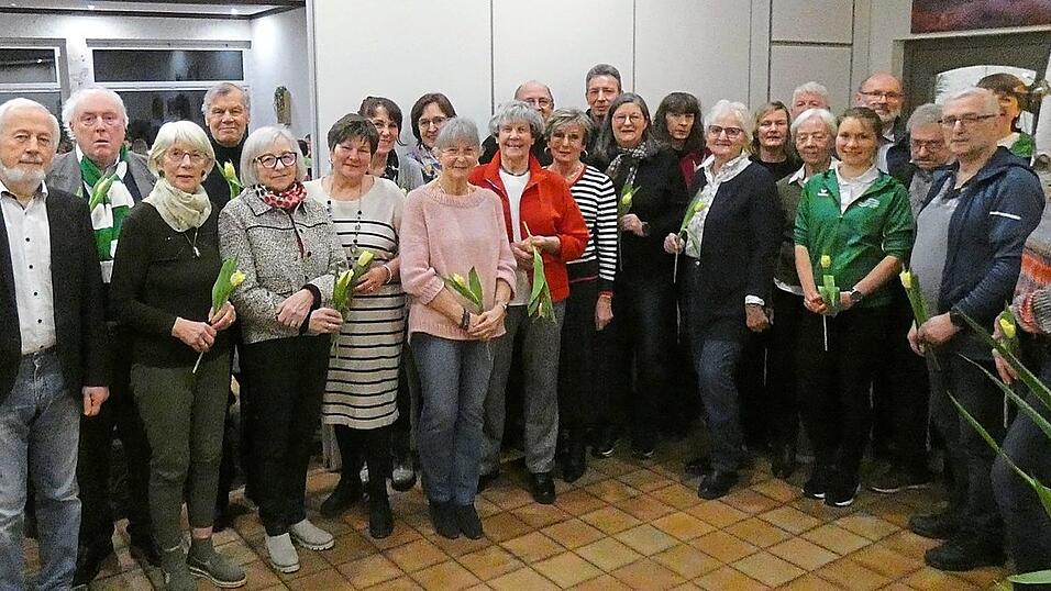 Die TV-Vorstandschaft gratulierte beim Ehrenabend auch den Geburtstagsjubilaren des Jahres 2024. Die TV-Vorstandschaft gratulierte beim Ehrenabend auch den Geburtstagsjubilaren des Jahres 2024.