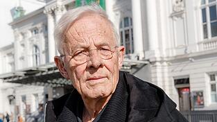 Becker machte sowohl Karriere beim Theater als auch bei Film und Fernsehen. Becker machte sowohl Karriere beim Theater als auch bei Film und Fernsehen.