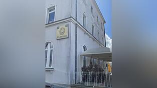 Die Gastst&auml;tte am Chamer Bahnhof ist seit November 2024 verwaist. Die Bahn sucht weiterhin einen P&auml;chter.