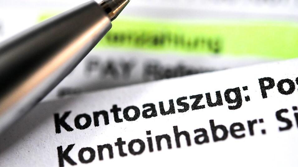 Besonders viel Geb&uuml;hr m&uuml;ssen laut Verivox-Umfrage Sparkassen-Kunden zahlen. (Symbolbild)