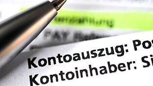 Besonders viel Geb&uuml;hr m&uuml;ssen laut Verivox-Umfrage Sparkassen-Kunden zahlen. (Symbolbild)