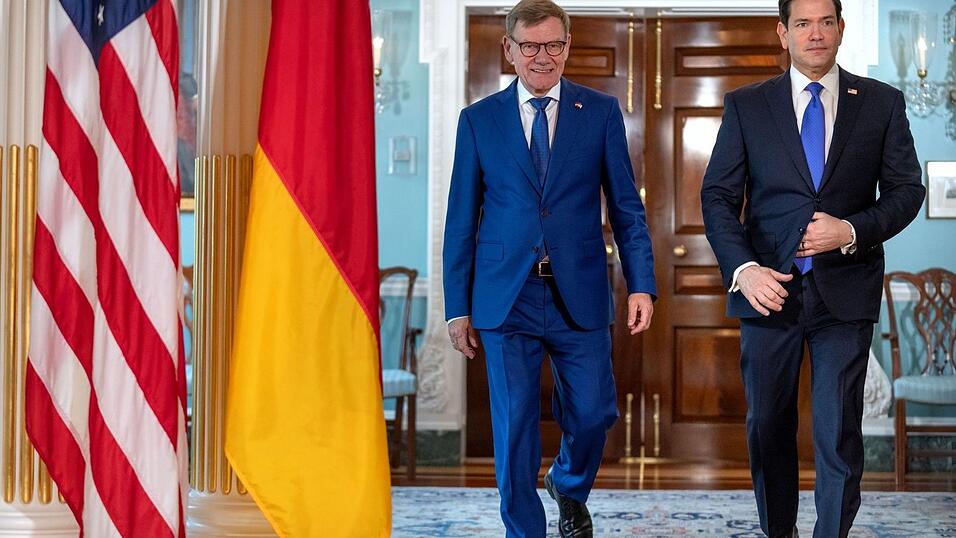 Außenminister Johann Wadephul (CDU) machte auf dem Weg zu seiner mehrtägigen Südamerikareise einen Zwischenstopp bei seinem US-Kollegen Marco Rubio in Washington. Außenminister Johann Wadephul (CDU) machte auf dem Weg zu seiner mehrtägigen Südamerikareise einen Zwischenstopp bei seinem US-Kollegen Marco Rubio in Washington.