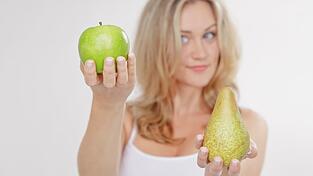 Birne oder Apfel? Welche Körperform Menschen haben, ist meist auch genetisch bedingt.
