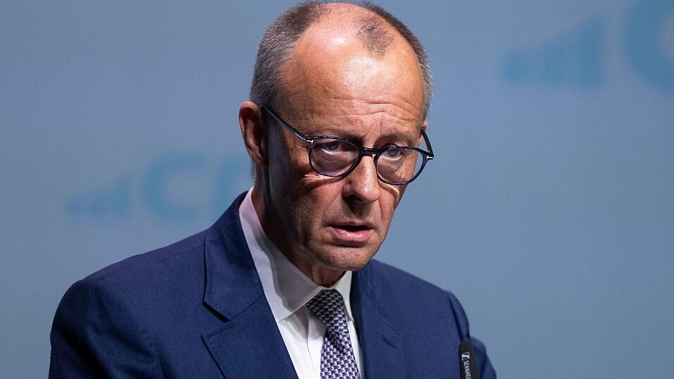 Der Kanzler erkl&auml;rt bei er CDA-Tagung, was er mit &laquo;Basisabsicherung&raquo; bei der Rente gemeint hat.