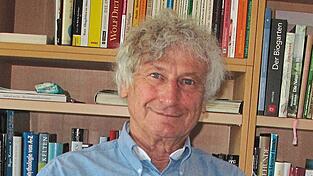 Dieter Scherf im Wohnzimmer seines Hauses in Simbach. 'Ich habe ihn bis zuletzt als heiter-gelassen und zufrieden erlebt', sagt seine Ehefrau.